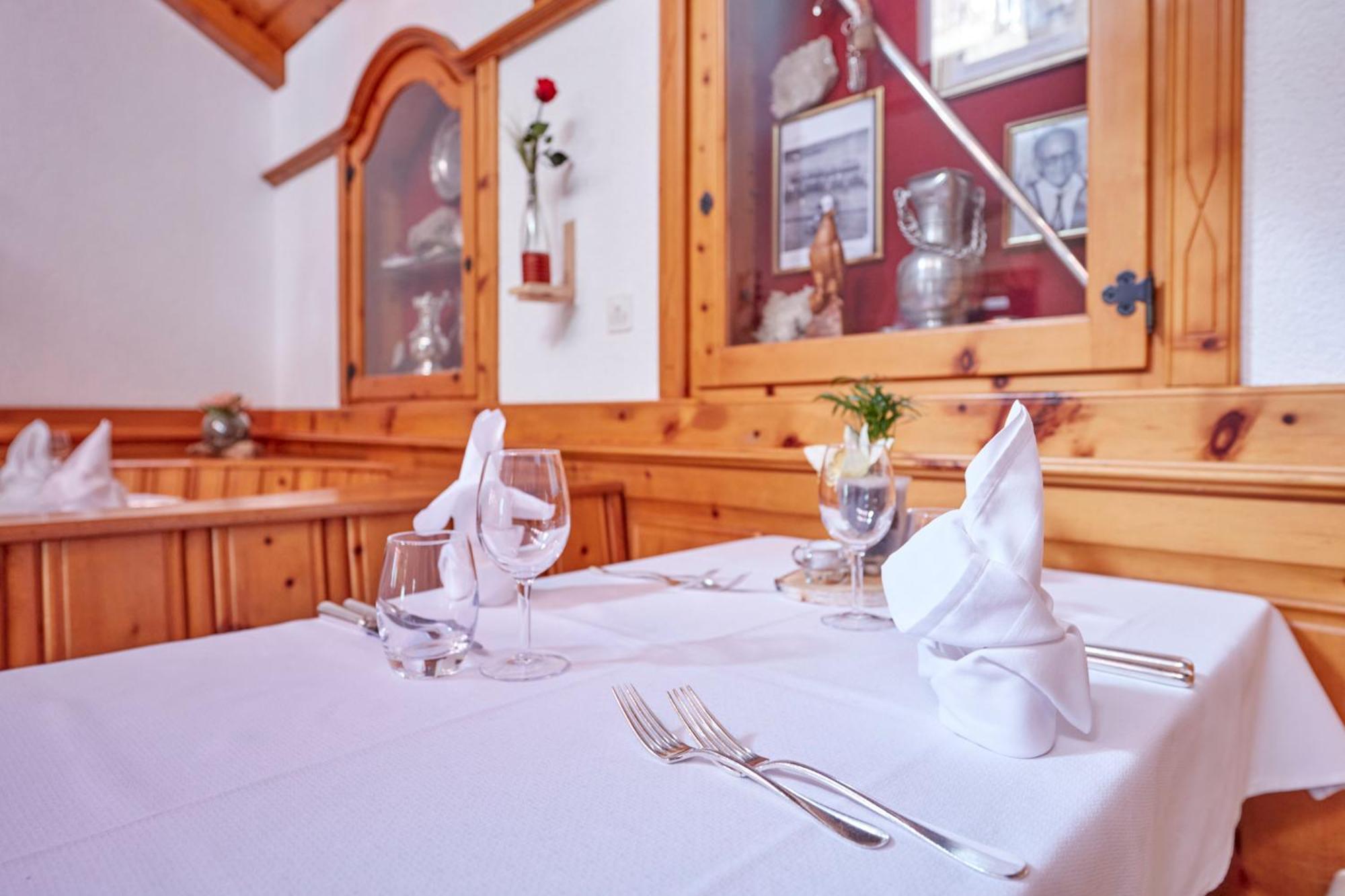 Hotel Alpenblick Zeneggen Exterior photo
